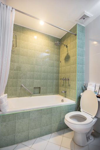 Bathroom 4, Microtel by Wyndham Eagle Ridge, General Trias