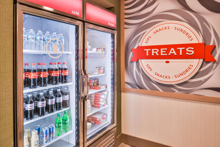 Food & Drinks 5, Hampton Inn & Suites Altoona-Des Moines, Polk