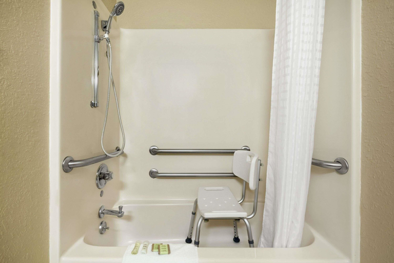 Bathroom 4, Super 8 by Wyndham Fairview Heights-St. Louis, Saint Clair