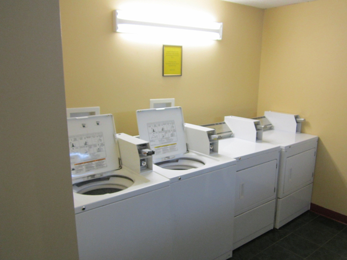 Bathroom 4, Country Inn & Suites By Radisson, Battle Creek, MI, Calhoun