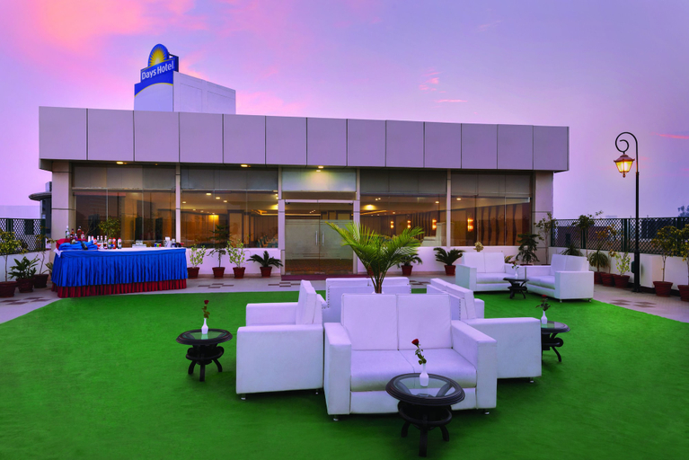 Food & Drinks 5, Days Hotel by Wyndham Jalandhar Jyoti Chowk, Jalandhar
