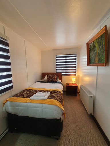 Bedroom 2, HOTEL FORJADORES DEL CABO DE HORNOS, Antártica Chilena