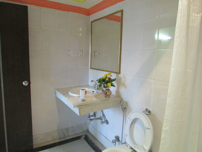 Bathroom 4, Hotel Zen, Chhatarpur