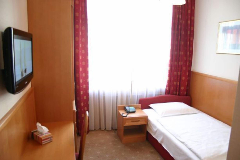 Bedroom 3, Hotel Corvinus, Wien