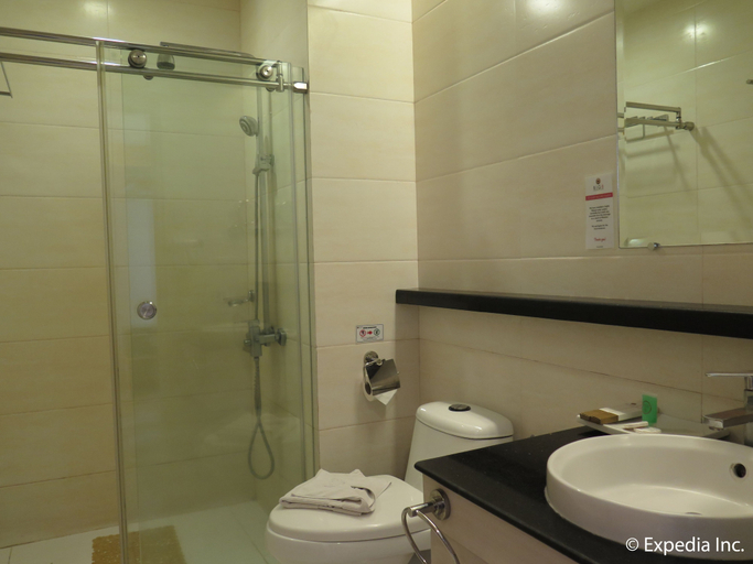 Bathroom 4, Big 8 Corporate Hotel, Tagum City