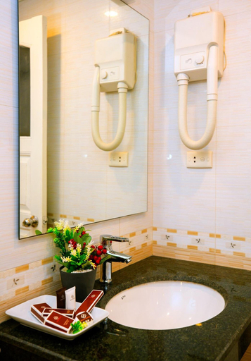 Bathroom 4, Royal Hotel, Đống Đa