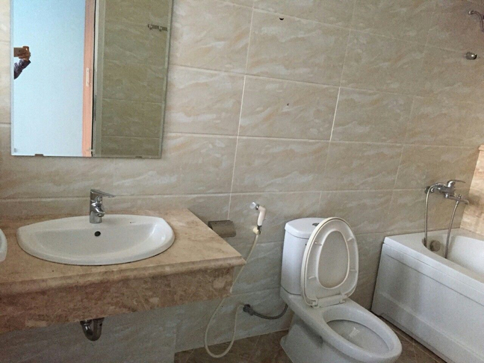 Bathroom 4, La Casa We Stay, District 7