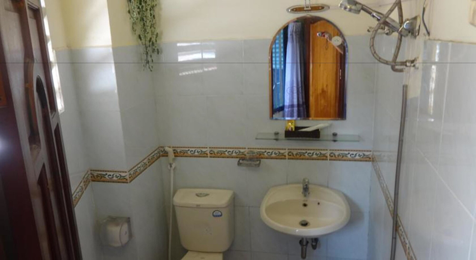 Bathroom, Son Tung Hotel, District 1