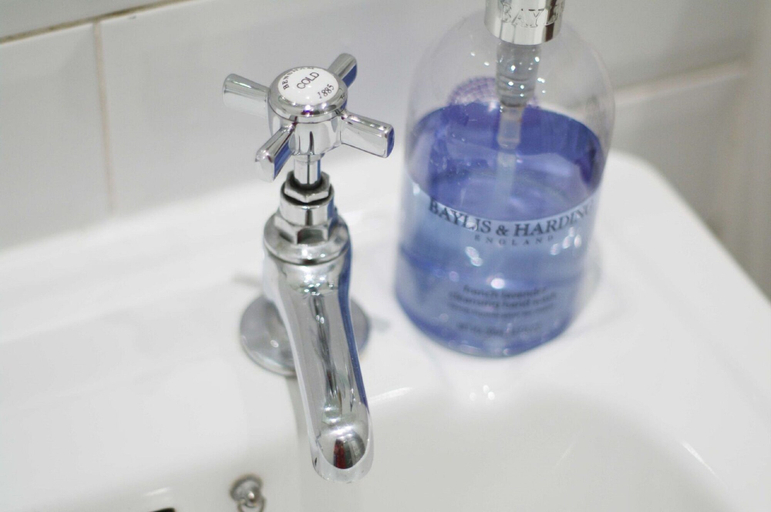 Bathroom 4, The London Agent Fulham Hurlingham, London