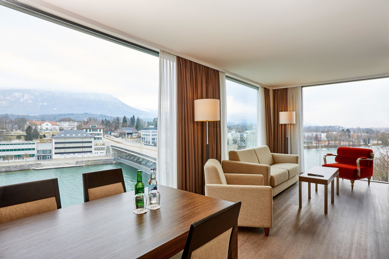 Exterior & Views 13