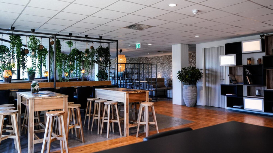 Food & Drinks 5, Amrâth Apart Hotel Schiphol Badhoevedorp, Haarlemmermeer