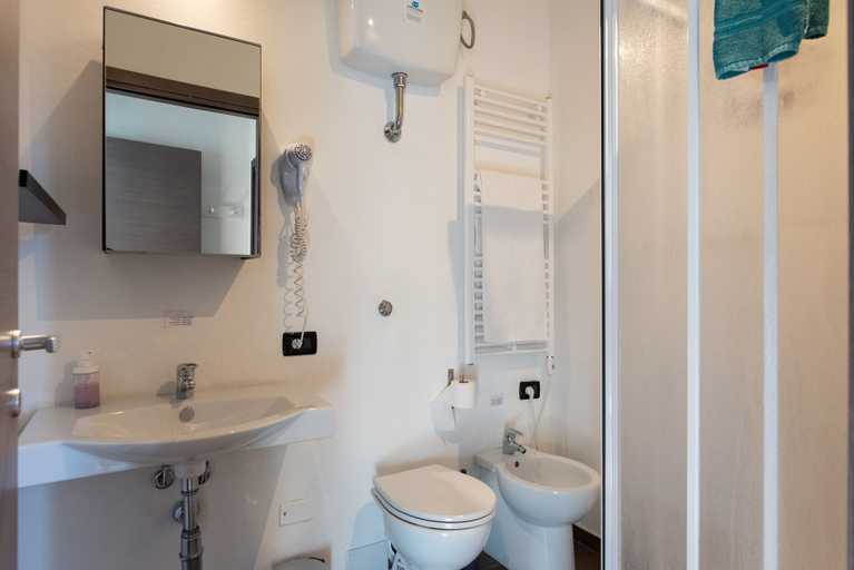 Bathroom 5, Da Linda, Livorno