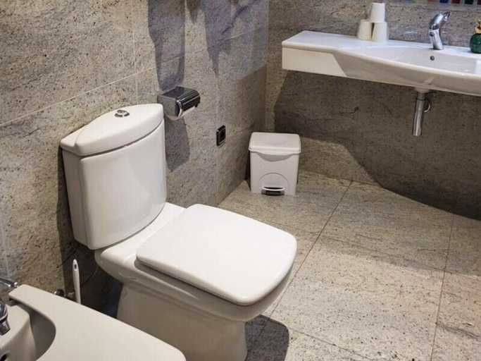 Bathroom 5, Hotel Travé, Girona