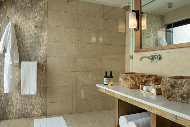 Bathroom 4, Constance Tekoma. Rodrigues