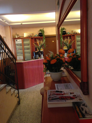 Others 5, Hotel La Caravella, Milano