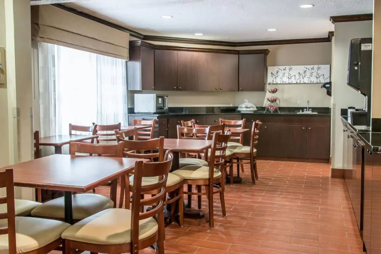 Food & Drinks 5, Baymont by Wyndham Flat Rock, Wayne
