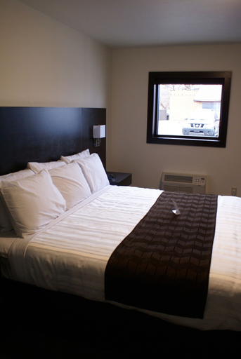 Bedroom 4, Boarders Inn & Suites by Cobblestone Hotels - Syracuse, Hamilton