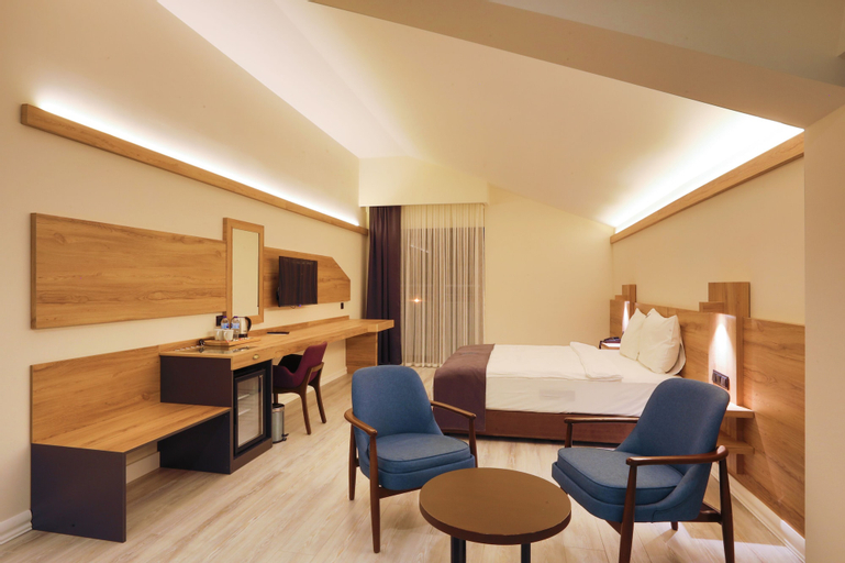 Bedroom 4, Karpalas City Hotel & Spa, Merkez