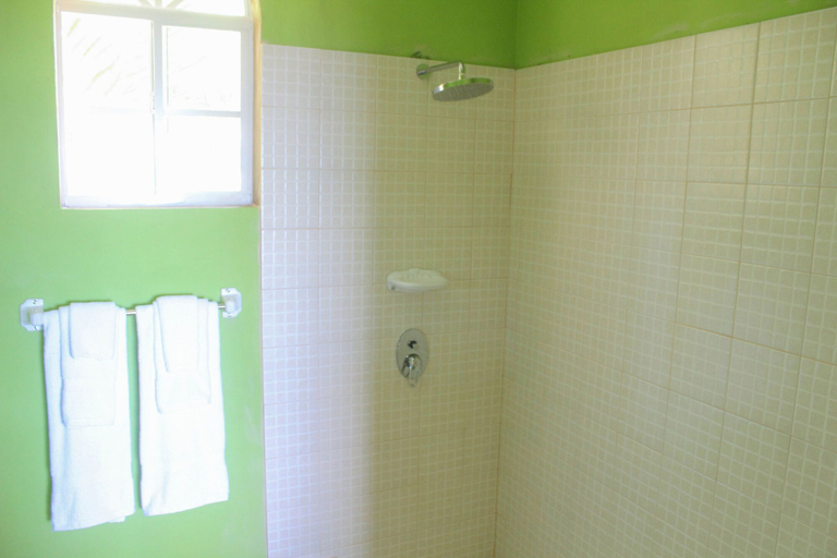 Bathroom 4, Seabreeze Studio 1