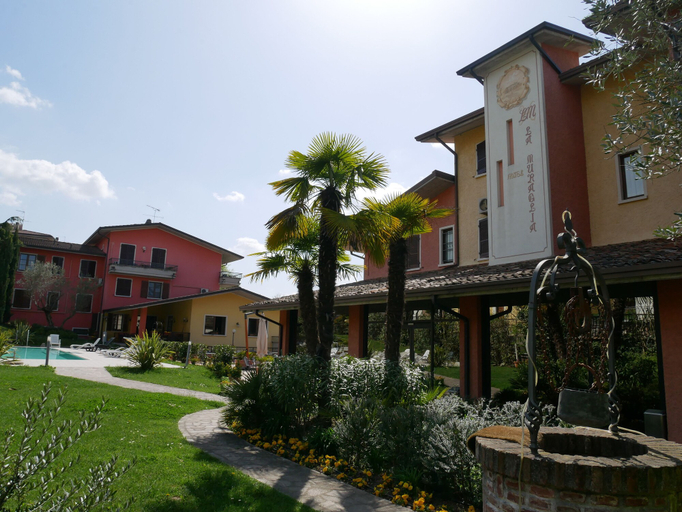 Exterior & Views 2, Hotel Il Castello, Brescia