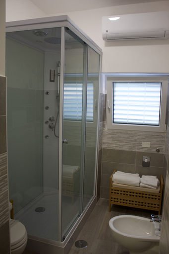 Bathroom 5, Ostello Villafranca, Potenza