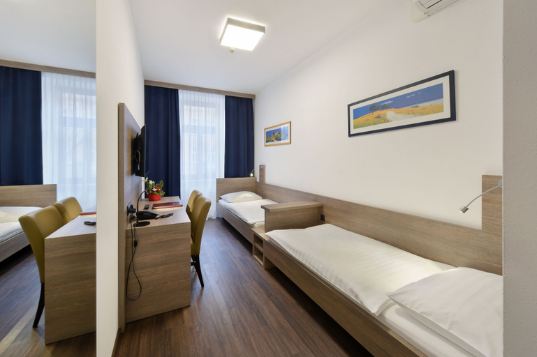Bedroom 3, Lucia Hotel, Wien