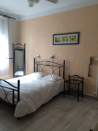Bedroom 3, Au Royal Hôtel, Aude