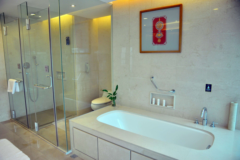 Bathroom 5, Radisson Blu Hotel Liuzhou, Liuzhou