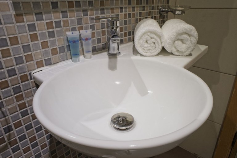 Bathroom 4, Xemxija Bay Hotel, Saint Paul's Bay