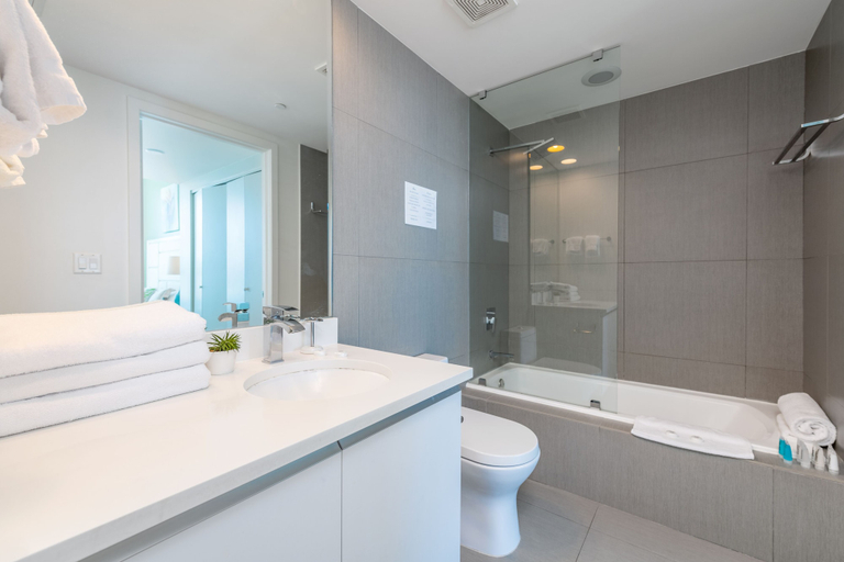 Bathroom 4, Churchill Suites Monte Carlo Miami Beach, Miami-Dade