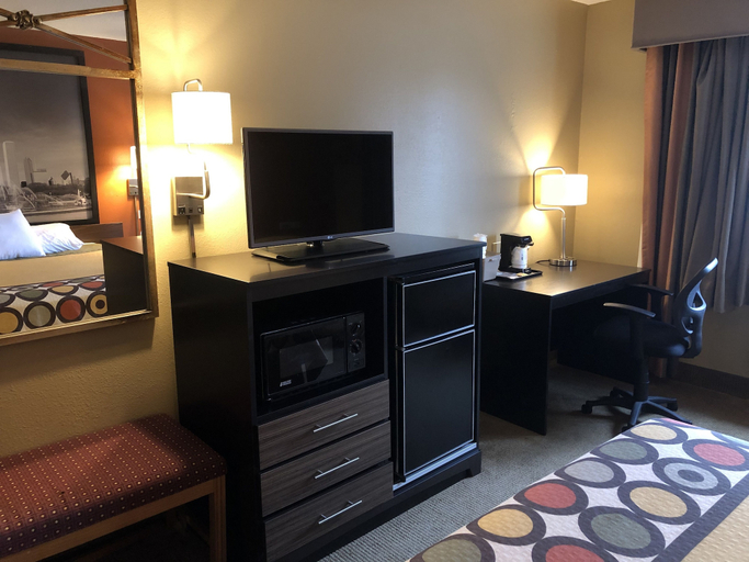 Bedroom 3, Super 8 by Wyndham Crystal Lake, McHenry