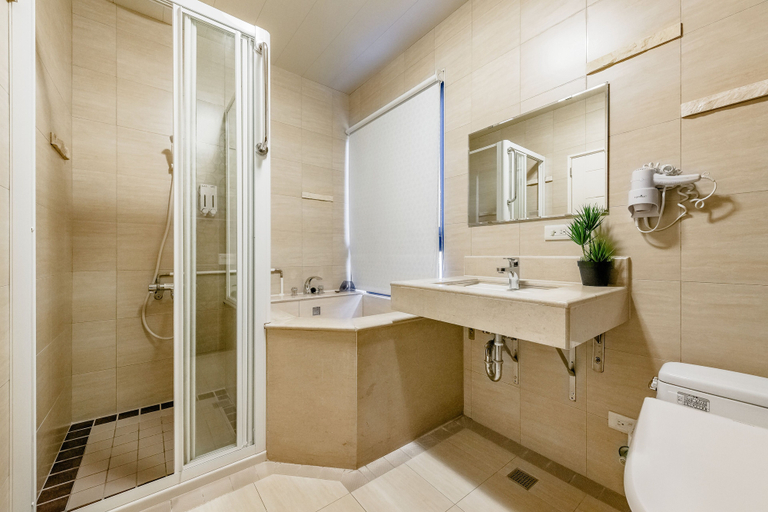 Bathroom 4, Tian Yan Mountains, Yilan