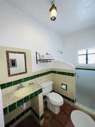 Bathroom 3, Hotel Parador Vernal, Ezequiel Montes