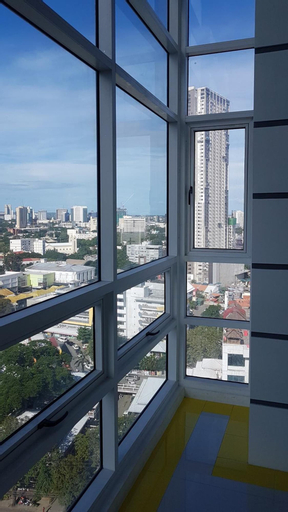 Exterior & Views 18