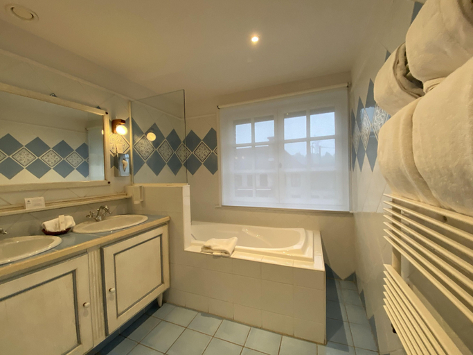 Bathroom 5, La Metairie, Pas-de-Calais