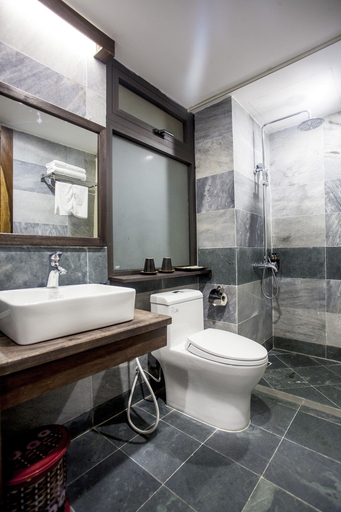 Bathroom 5, Hoi An Silk River Villa, Da Nang