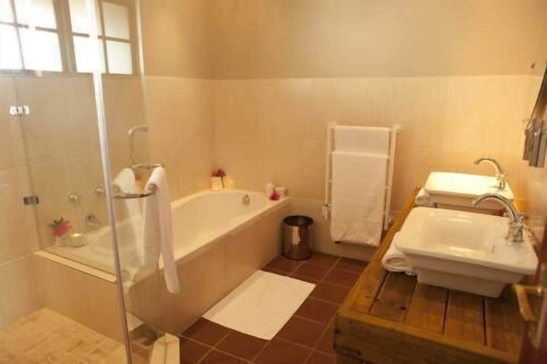 Bathroom 3, Granny Mouse Country House & Spa, Umgungundlovu