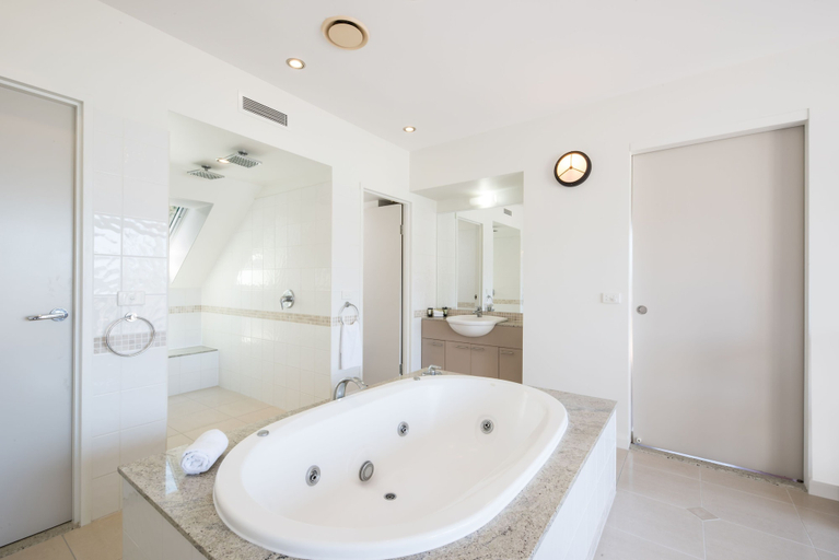 Bathroom 5, The Sebel Whitsundays Airlie Beach, Whitsunday