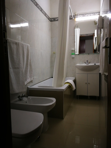 Bathroom 4, Hotel 4 Estações, Chaves