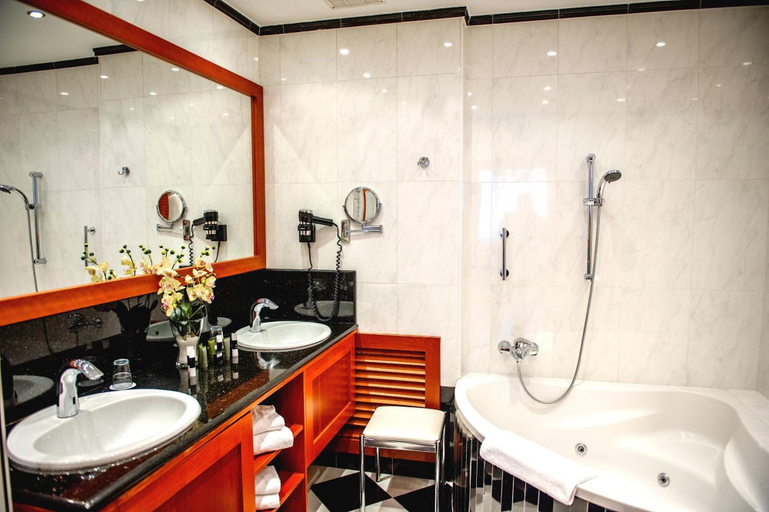Bathroom 4, Hotel Corvinus, Wien