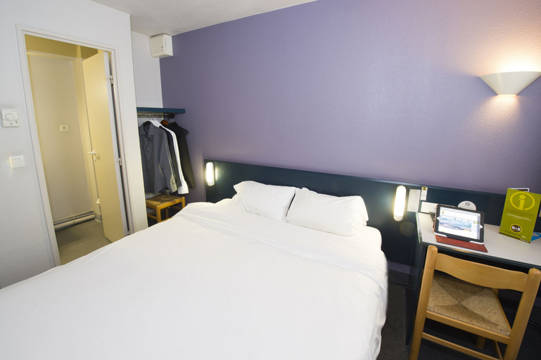Bedroom 3, B&B HOTEL Moulins Toulon‑sur‑Allier, Allier