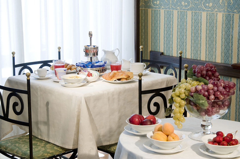Food & Drinks 5, Pinto Storey Hotel, Napoli