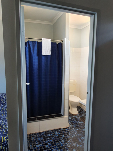 Bathroom 3, Kooyong Hotel, Mackay - Pt A
