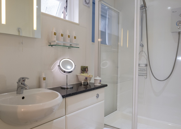 Bathroom 4, Sunnyside B and B, Cumbria