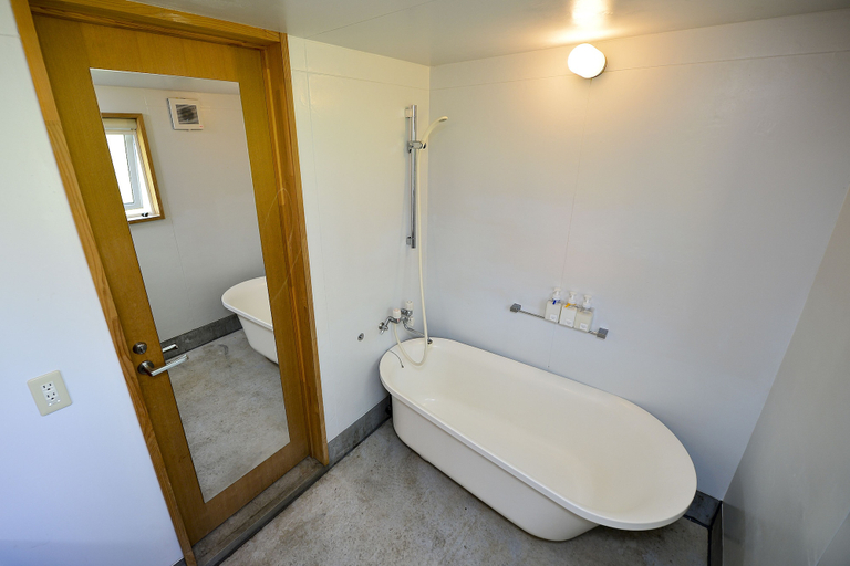 Bathroom 3, Moon Cabin, Kutchan