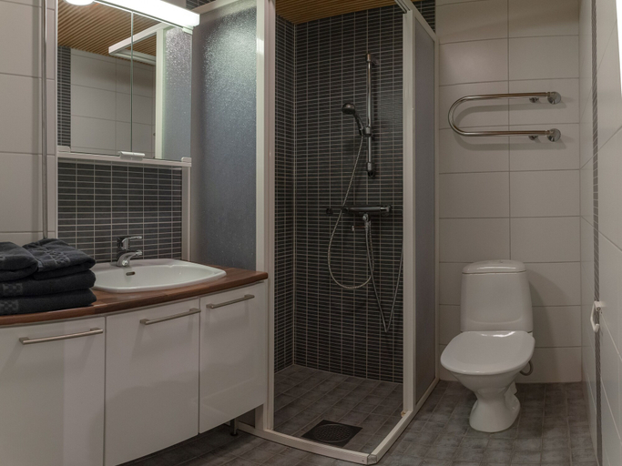 Bathroom 3, Hotelli Pyöreä Torni, Southern Savonia