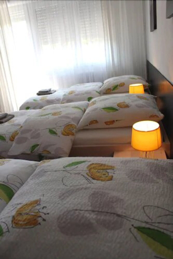 Bedroom 5, Studios near Basel Airport - RM 114, Haut-Rhin