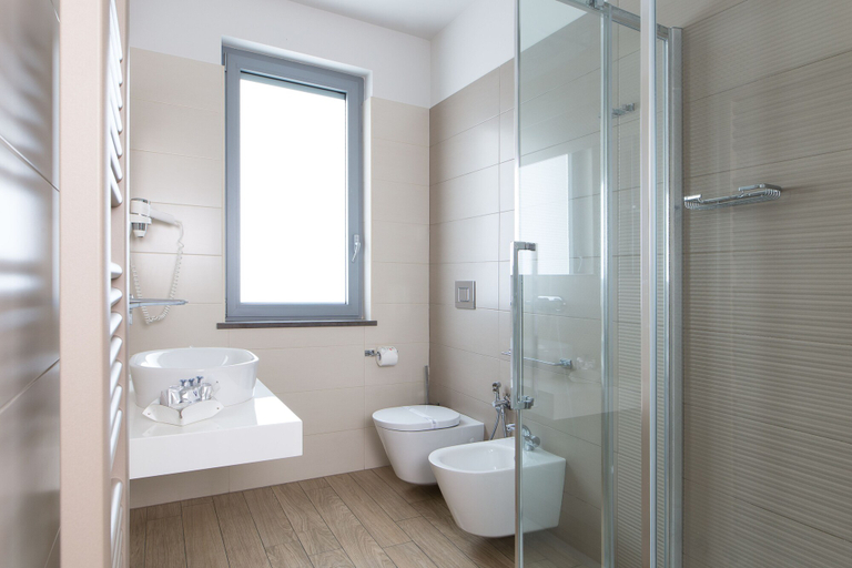 Bathroom 4, Hotel Al Veliero, Brescia