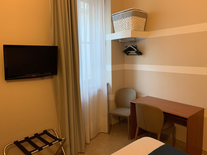 Bedroom 2, Albergo del Cacciatore, Foggia