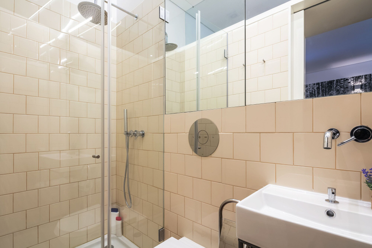 Bathroom 3, Indulge Porto Flats, Porto